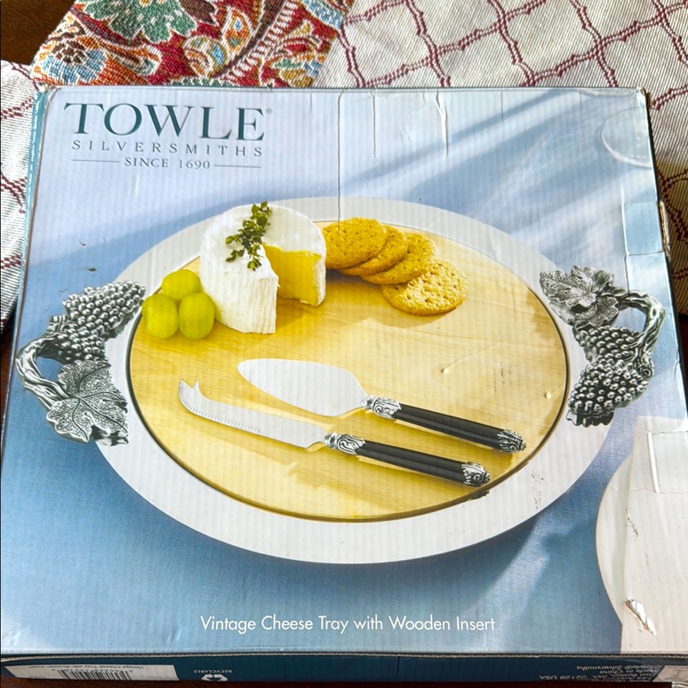 TOWLE. NEVER USED/NEVER OPENED/IN ORIGINAL BOX. Vintage cheese tray